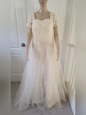 NWT Elegant IZIDRESS Cream Beaded Evening Gown/Bridal/Wedding Dress - S/M